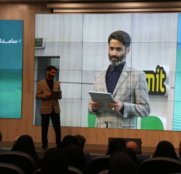 ارائه دکتر ترکاشوند هم بنیانگذار سامداد، پلتفرم آنلاین سرویس مدارس، در رویداد رونمایی از محصول
